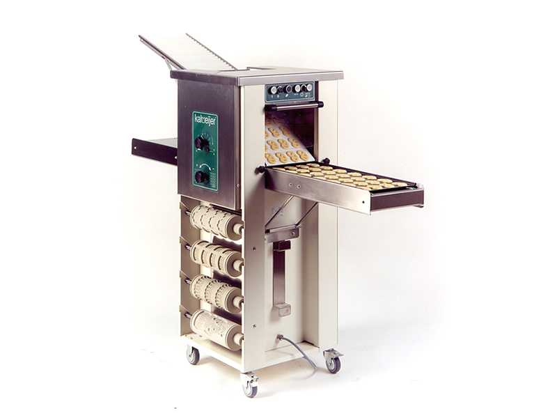 Biscuit discount moulding machine